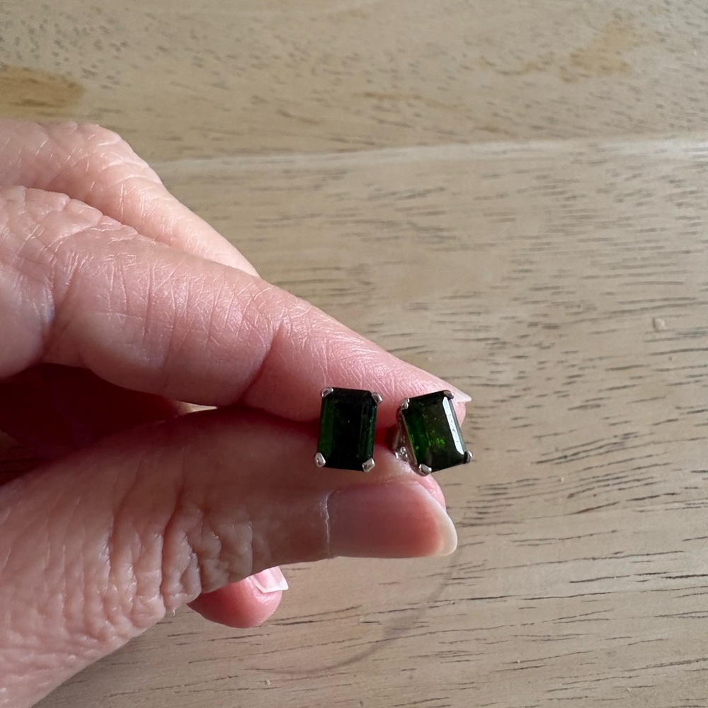 Elegant Green chrome Dioxide Stud Earrings